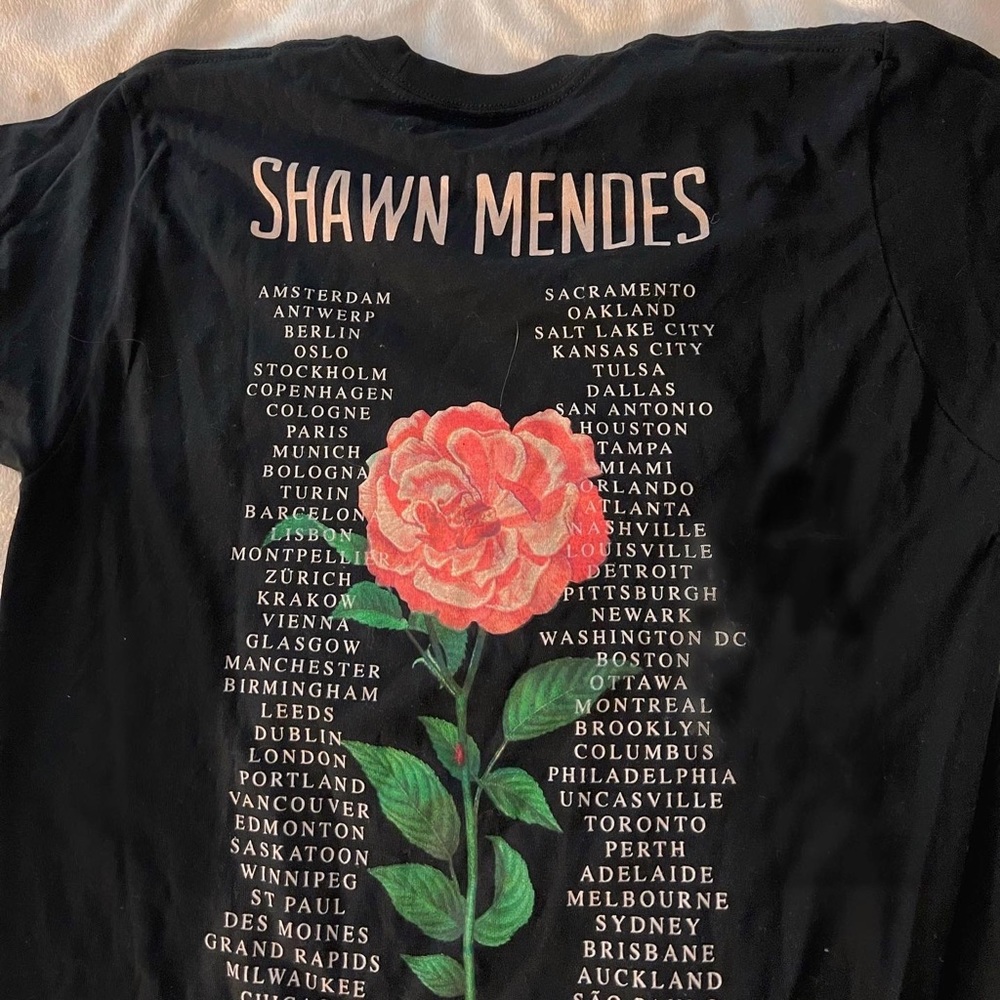 Official Shawn Mendes tour merchandise t-shirt !